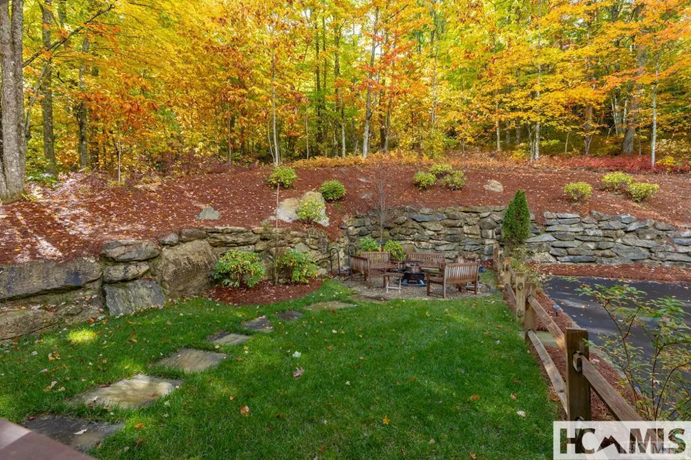 110 Kestrel Court Sapphire, NC 28774
