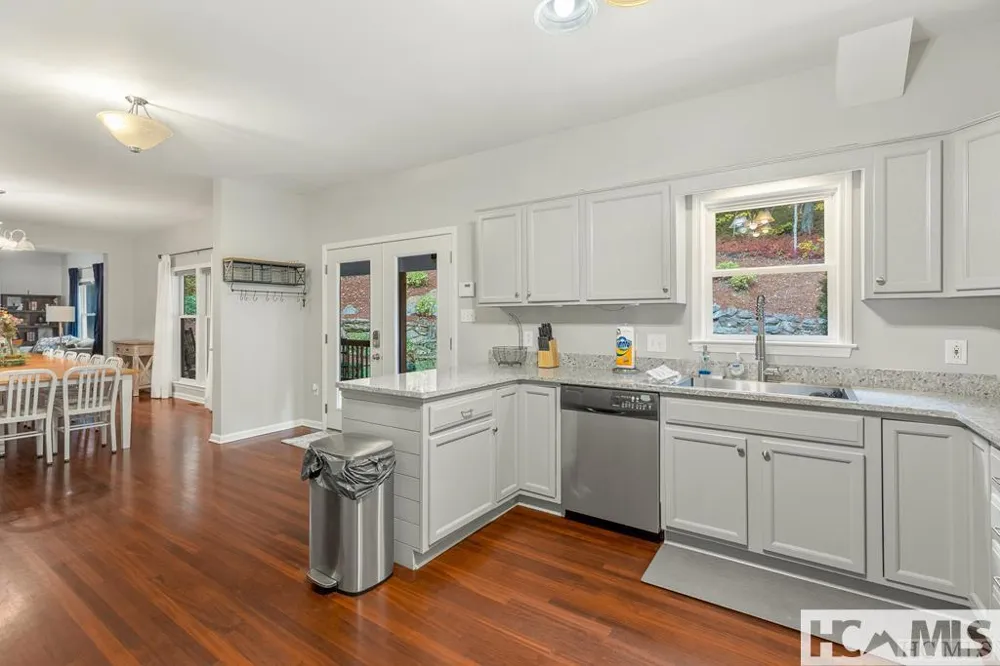 110 Kestrel Court Sapphire, NC 28774