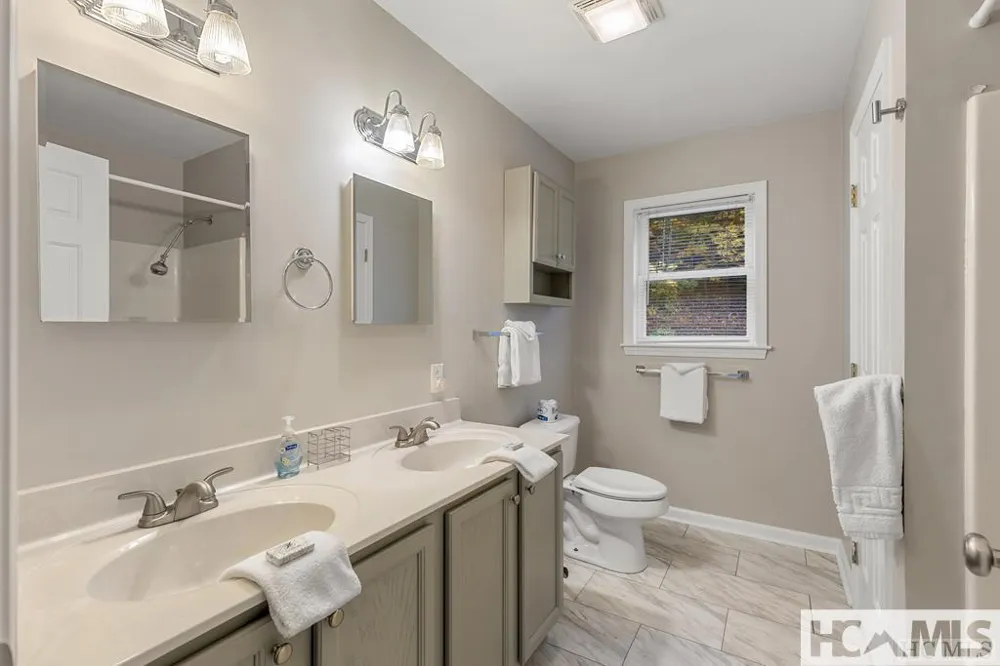 110 Kestrel Court Sapphire, NC 28774