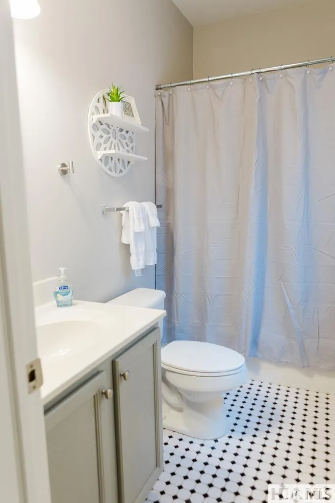 110 Kestrel Court Sapphire, NC 28774