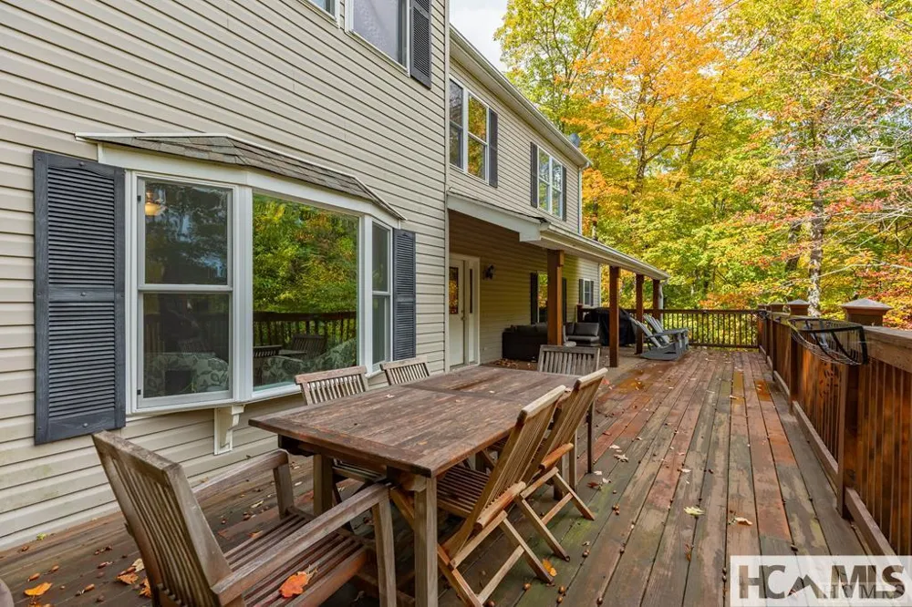 110 Kestrel Court Sapphire, NC 28774