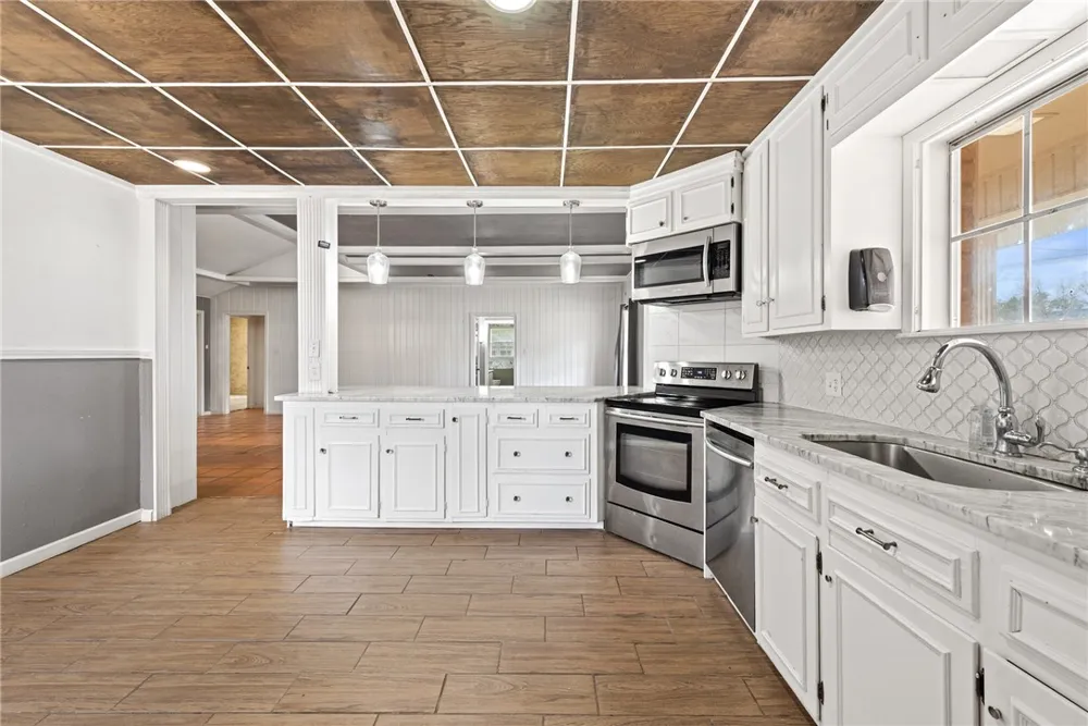 608 E Barton Street Calvert, TX 77837