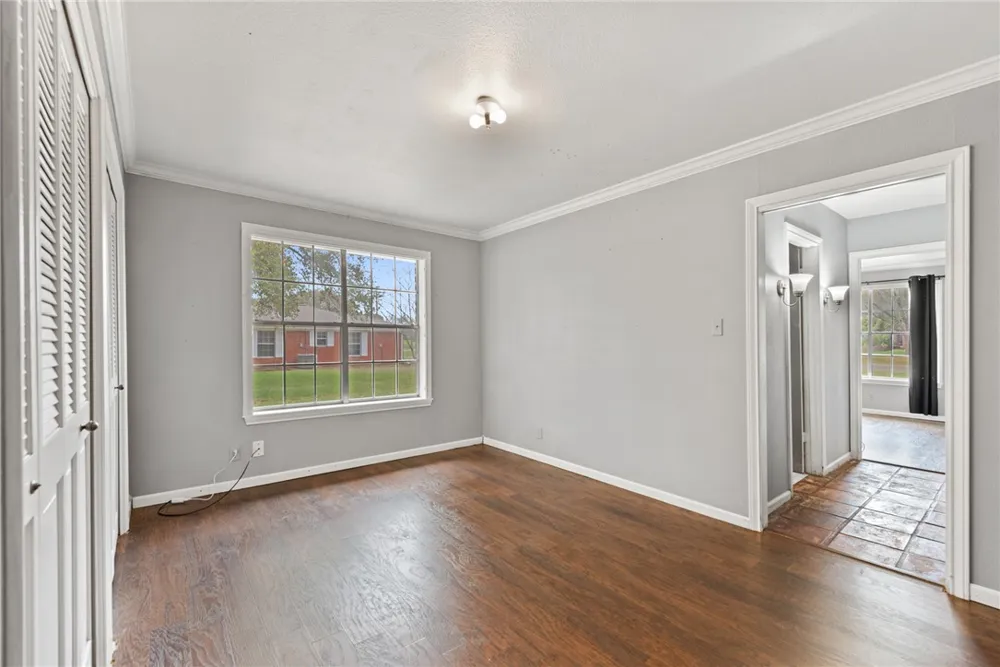 608 E Barton Street Calvert, TX 77837