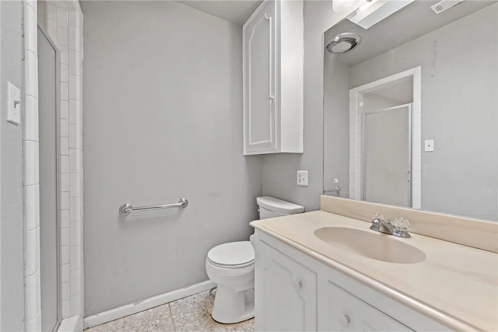 608 E Barton Street Calvert, TX 77837