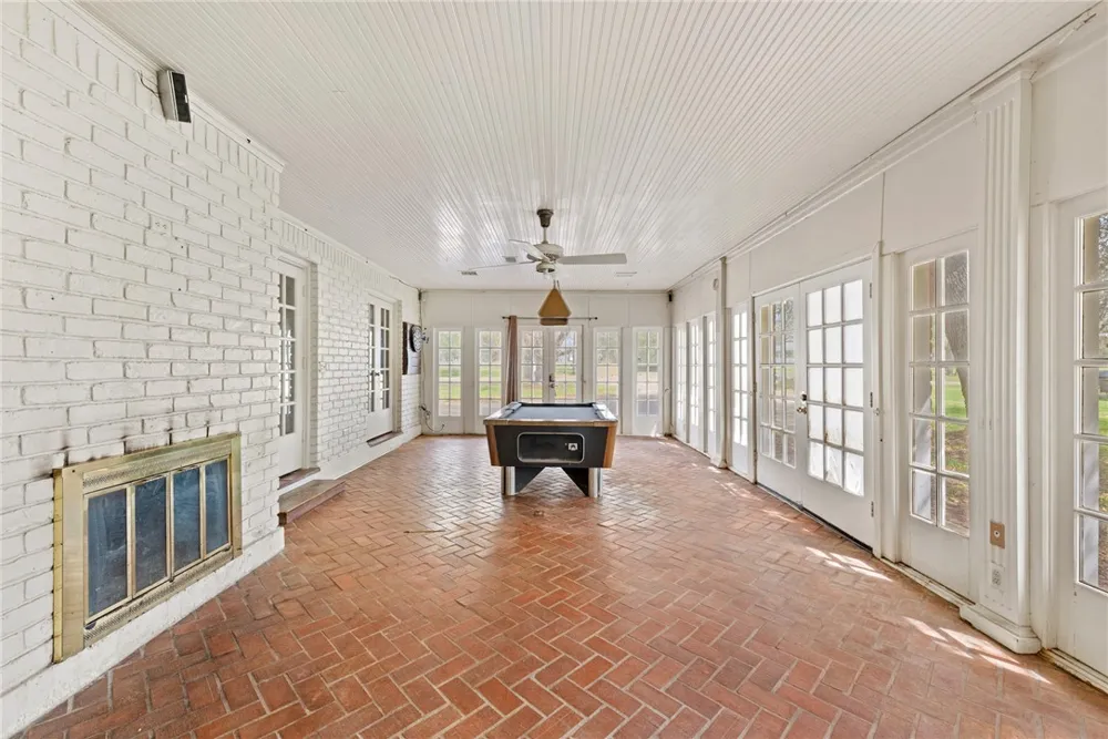608 E Barton Street Calvert, TX 77837