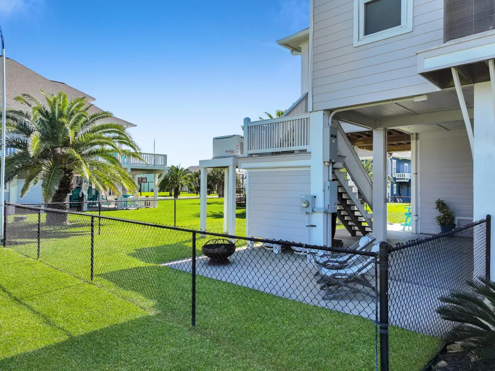 978 Sue Drive Port Bolivar, TX 77650