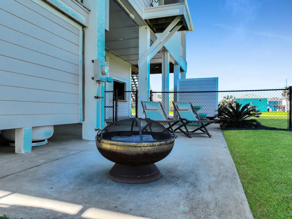 978 Sue Drive Port Bolivar, TX 77650