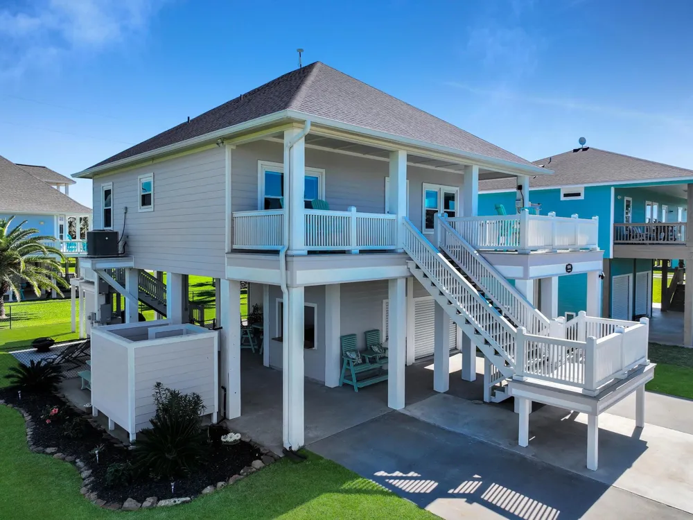 978 Sue Drive Port Bolivar, TX 77650