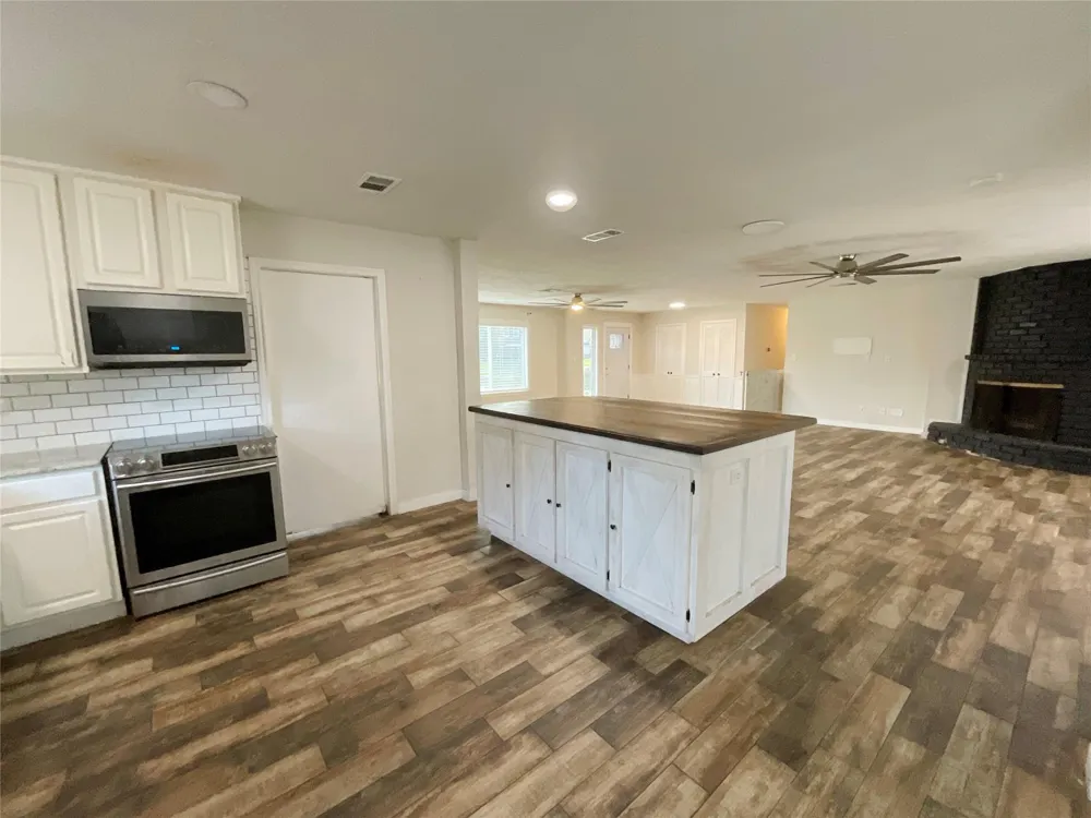 443 Bayou View Drive El Lago, TX 77586