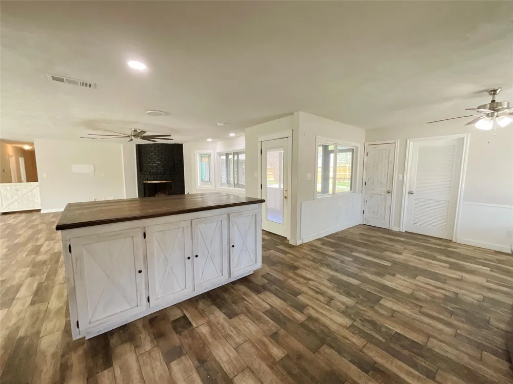443 Bayou View Drive El Lago, TX 77586