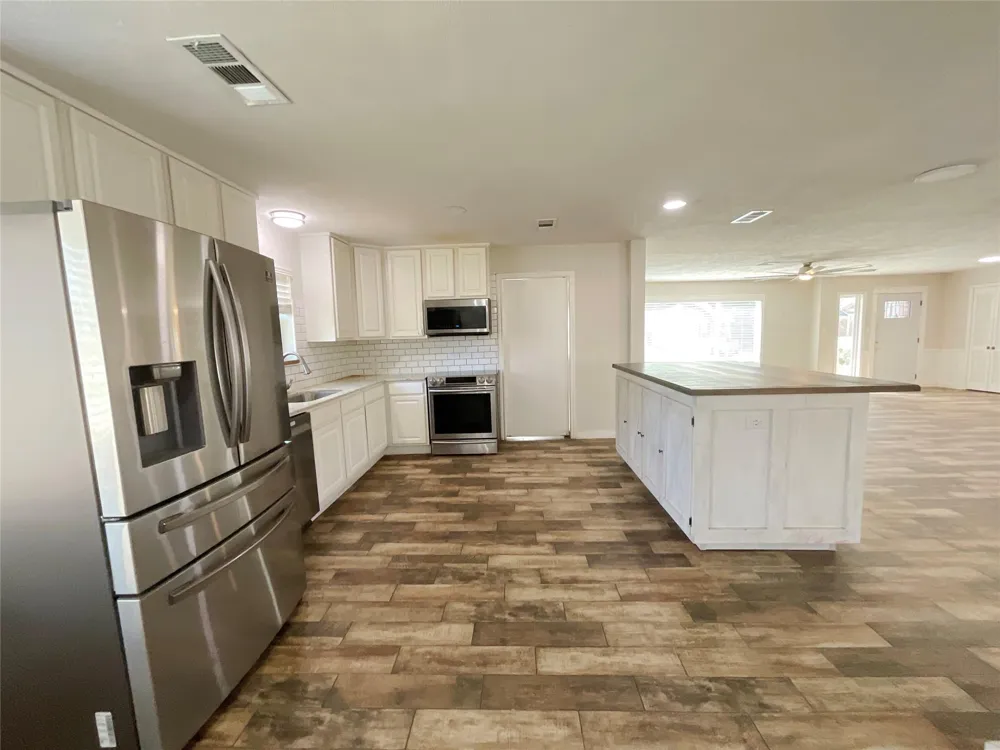 443 Bayou View Drive El Lago, TX 77586
