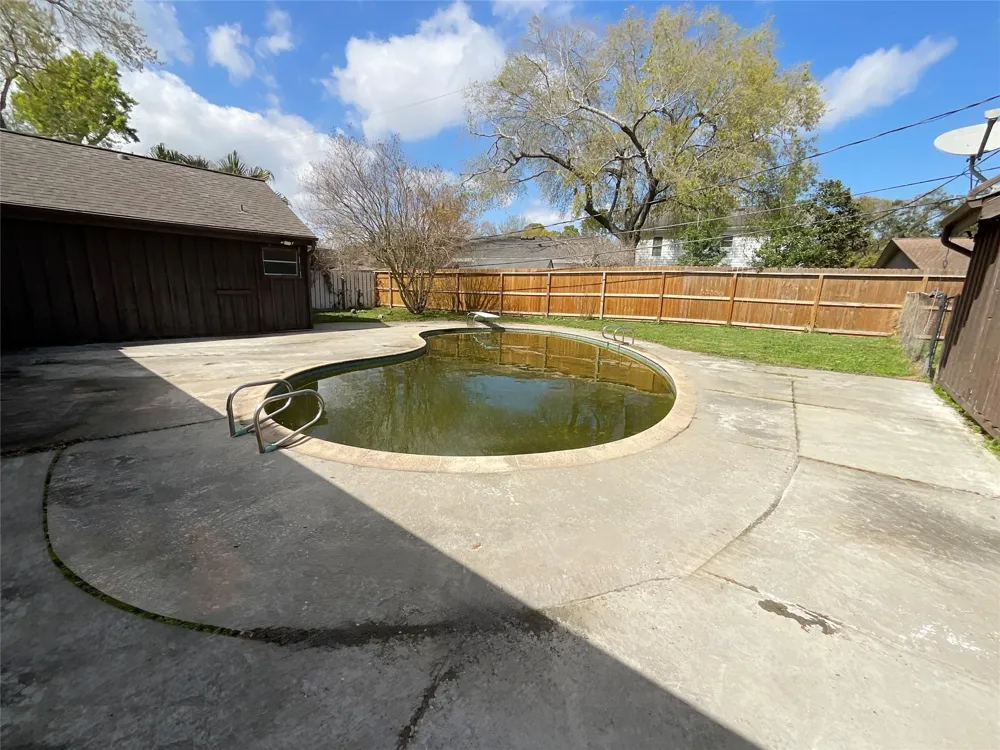 443 Bayou View Drive El Lago, TX 77586