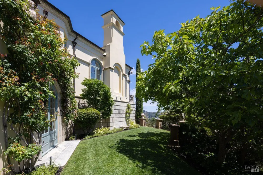 27 Upper Road Ross, CA 94957