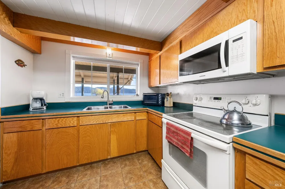 12620 Lakeshore Drive Clearlake, CA 95422