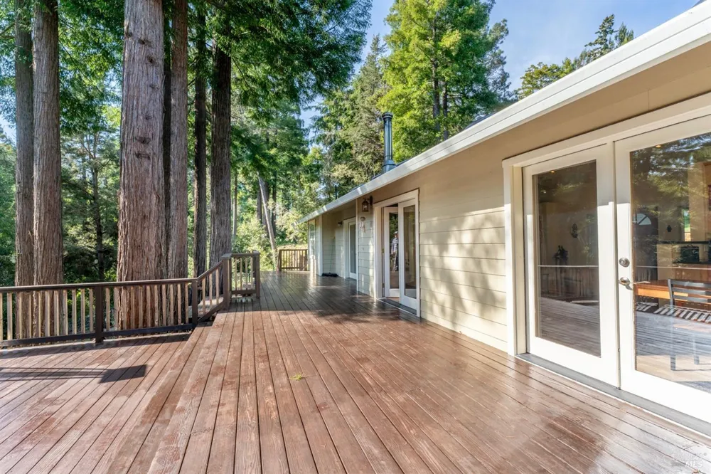 18940 Timber Pointe Drive Fort Bragg, CA 95437