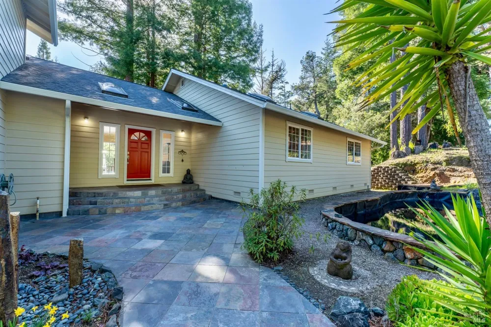18940 Timber Pointe Drive Fort Bragg, CA 95437