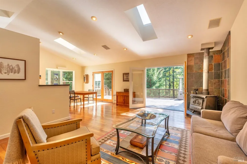 18940 Timber Pointe Drive Fort Bragg, CA 95437