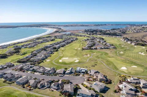 300 Sanderling Court