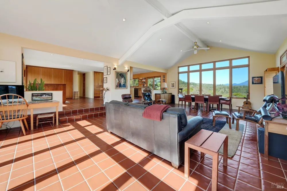 5809 Sharp Road Calistoga, CA 94515
