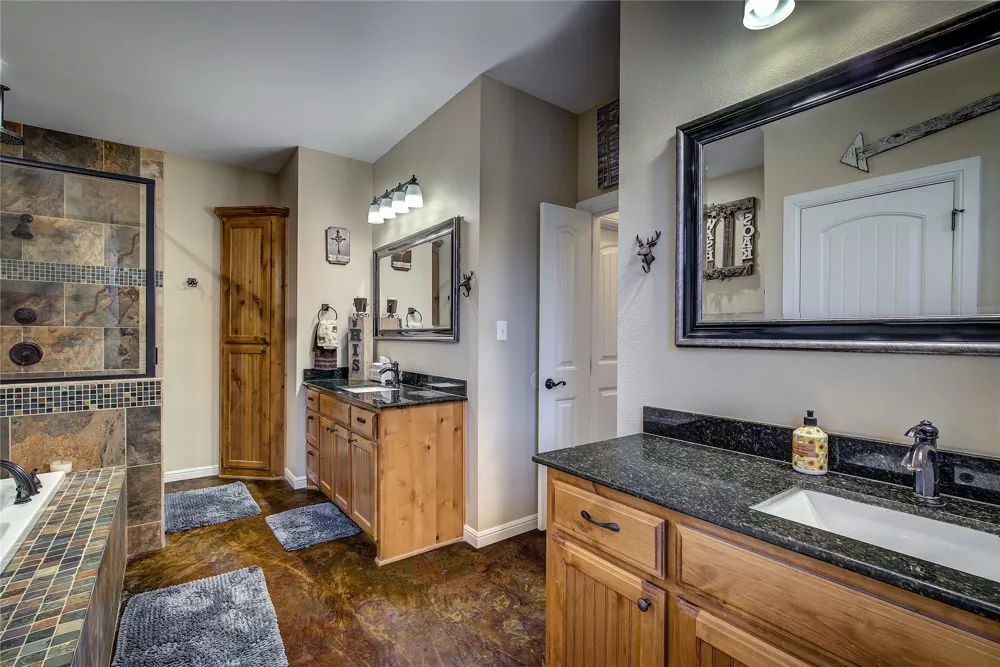 811 Rs County Road 4250 Point, TX 75472