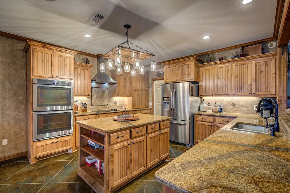 811 Rs County Road 4250 Point, TX 75472
