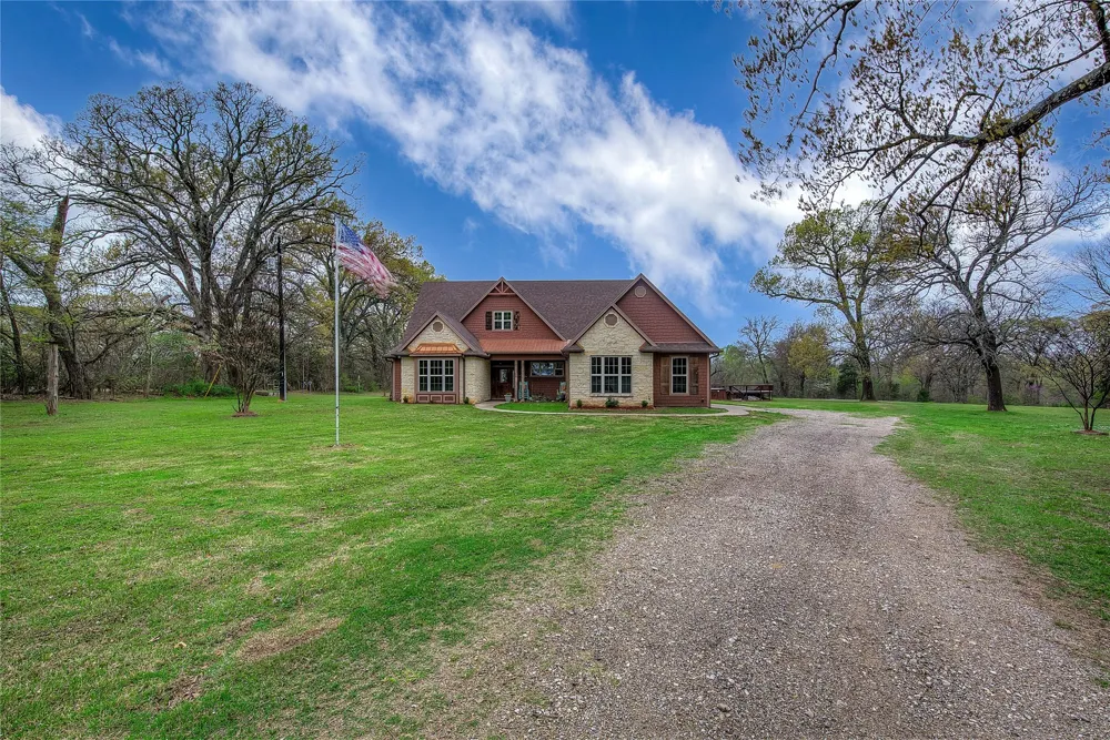 811 Rs County Road 4250 Point, TX 75472