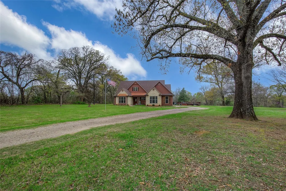 811 Rs County Road 4250 Point, TX 75472