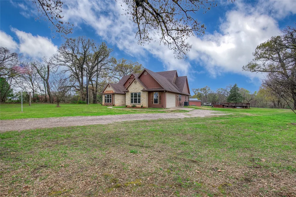 811 Rs County Road 4250 Point, TX 75472