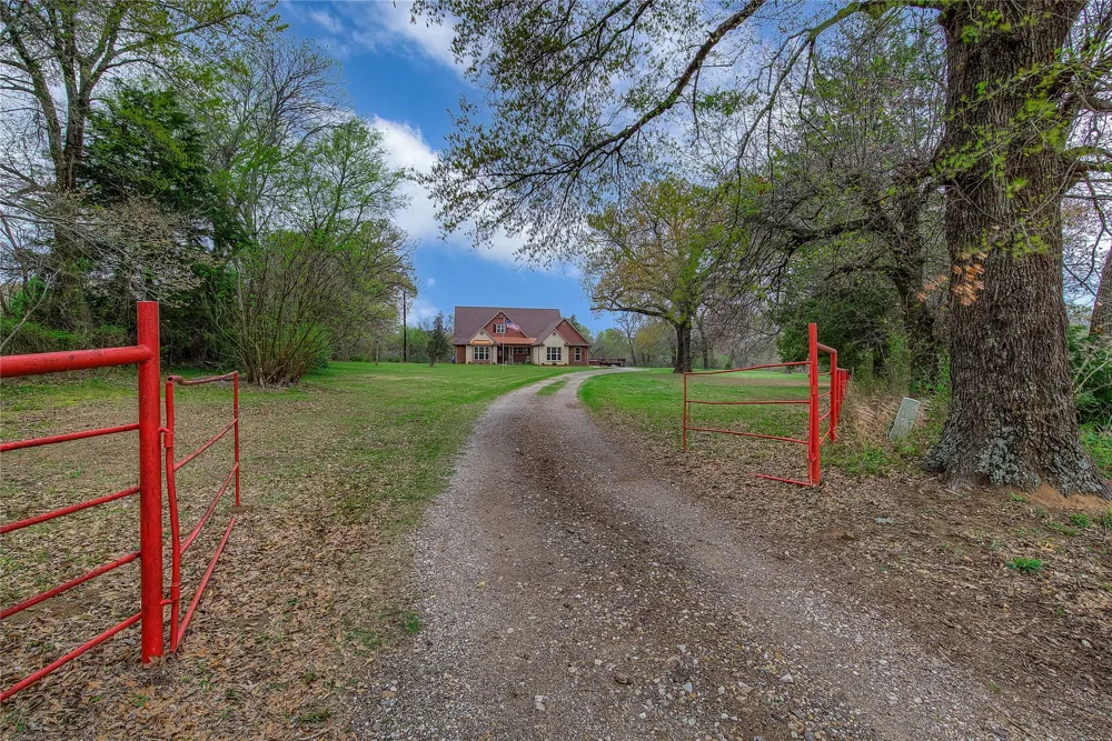 811 Rs County Road 4250 Point, TX 75472