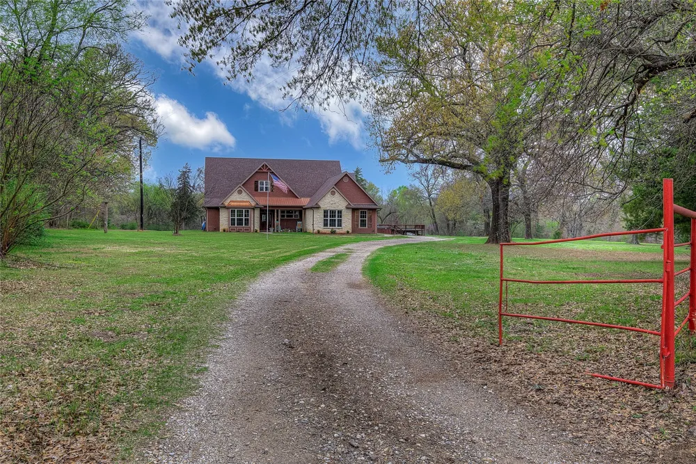 811 Rs County Road 4250 Point, TX 75472