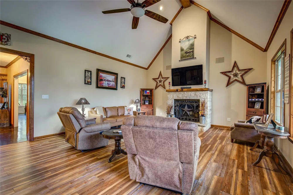 811 Rs County Road 4250 Point, TX 75472