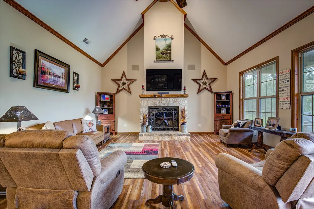 811 Rs County Road 4250 Point, TX 75472