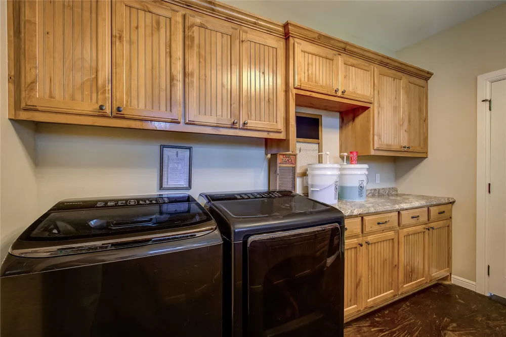 811 Rs County Road 4250 Point, TX 75472