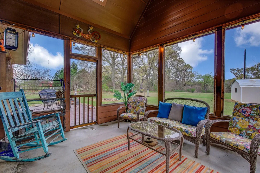 811 Rs County Road 4250 Point, TX 75472