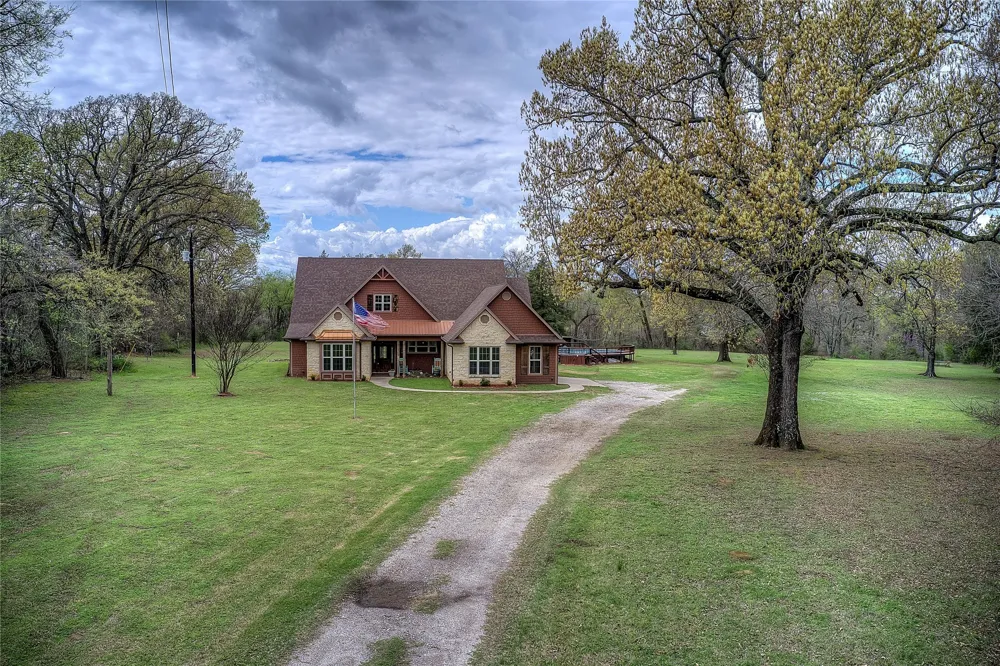 811 Rs County Road 4250 Point, TX 75472