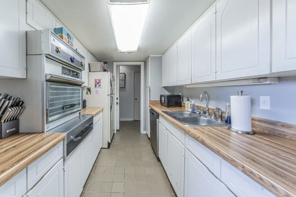558 E Avenue J #B Grand Prairie, TX 75050