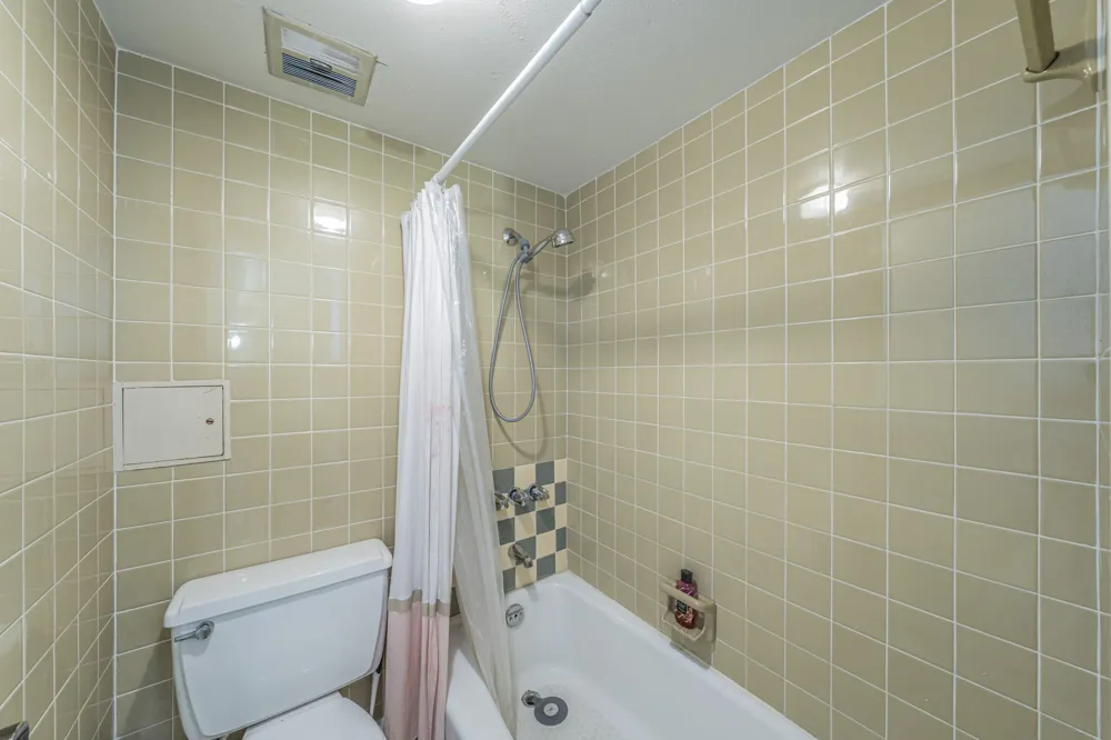 558 E Avenue J #B Grand Prairie, TX 75050