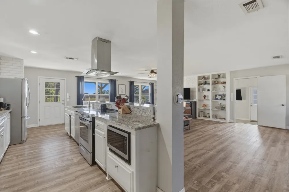 143 Mohave Drive E Lake Kiowa, TX 76240