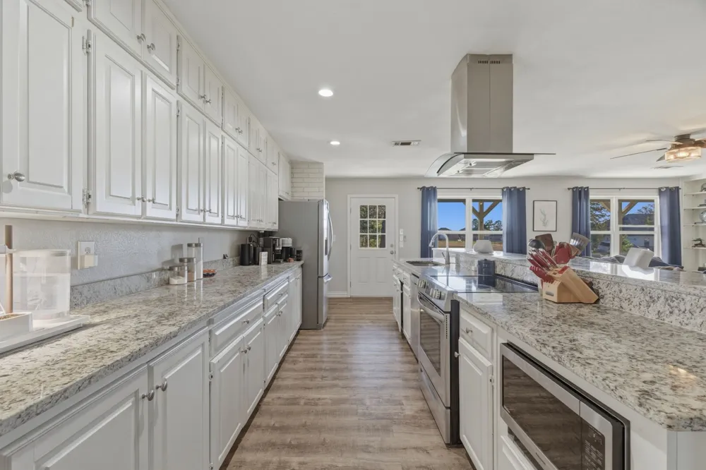 143 Mohave Drive E Lake Kiowa, TX 76240