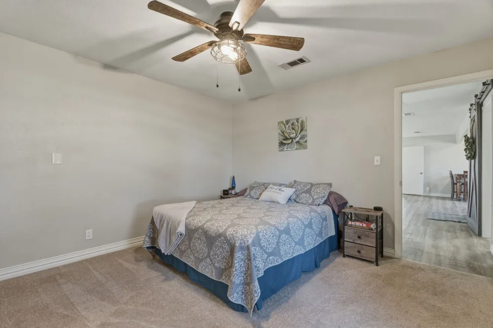 143 Mohave Drive E Lake Kiowa, TX 76240