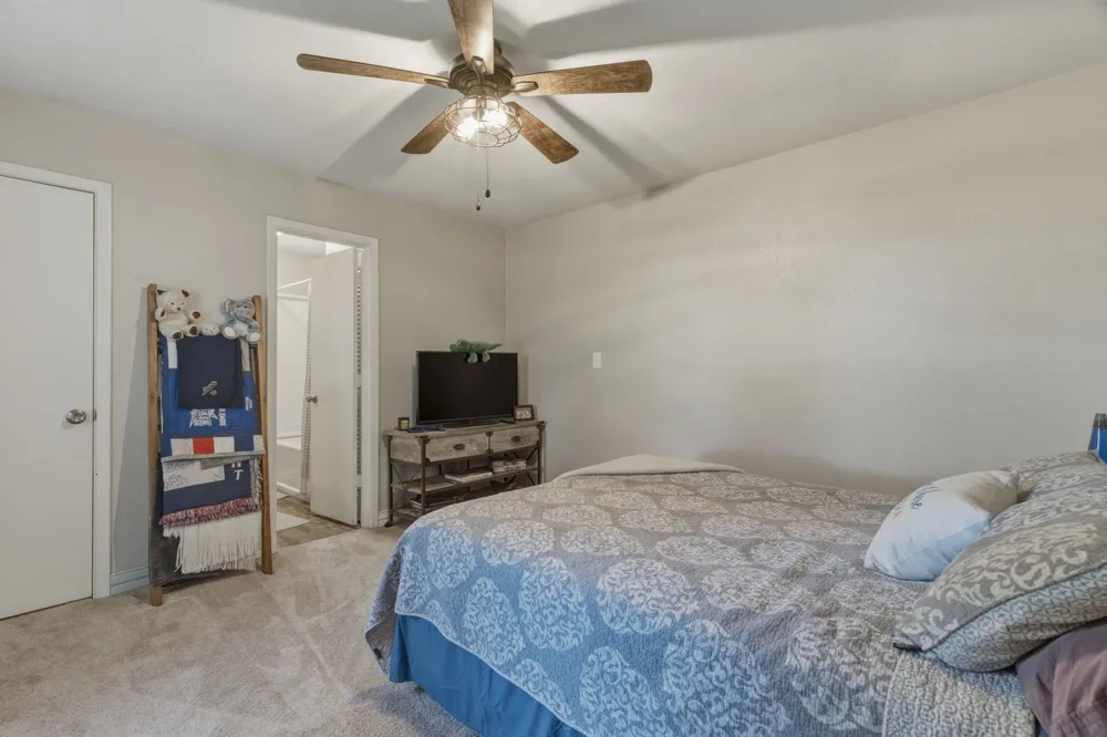 143 Mohave Drive E Lake Kiowa, TX 76240