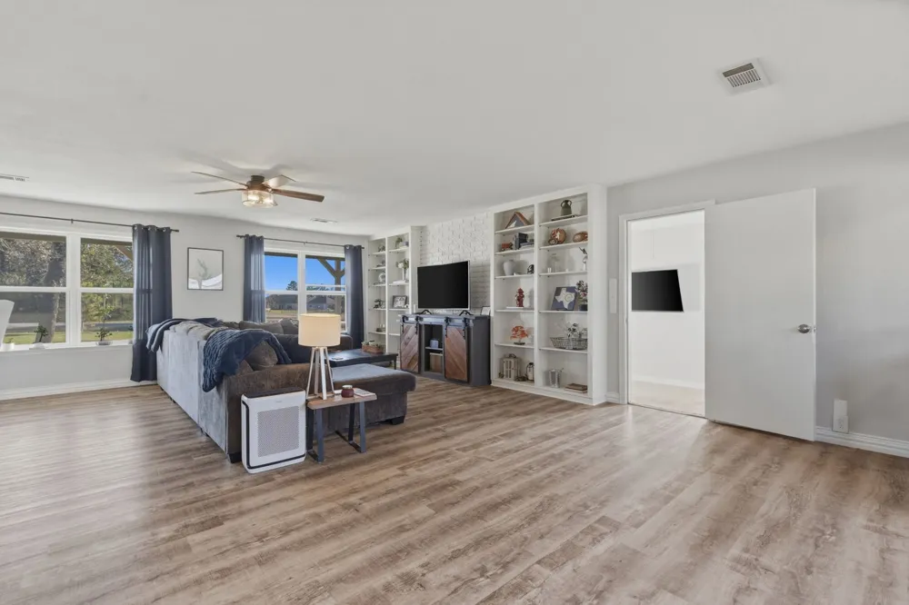 143 Mohave Drive E Lake Kiowa, TX 76240