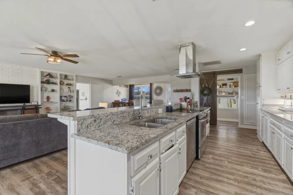 143 Mohave Drive E Lake Kiowa, TX 76240