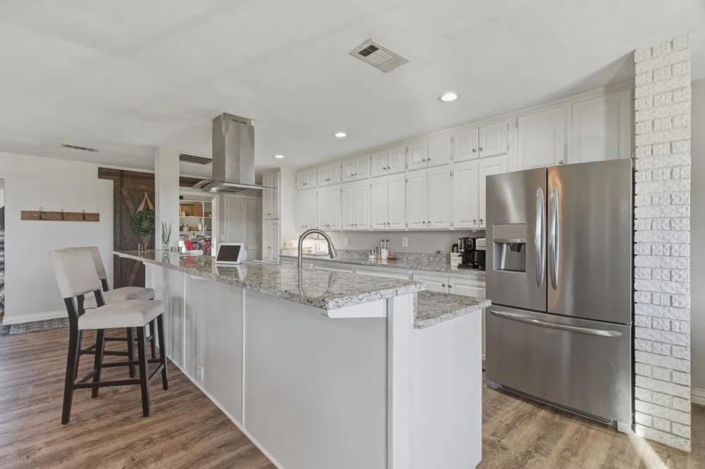 143 Mohave Drive E Lake Kiowa, TX 76240