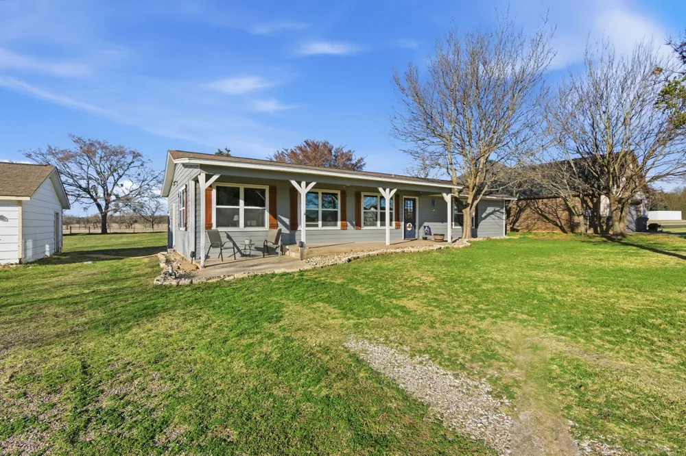 143 Mohave Drive E Lake Kiowa, TX 76240