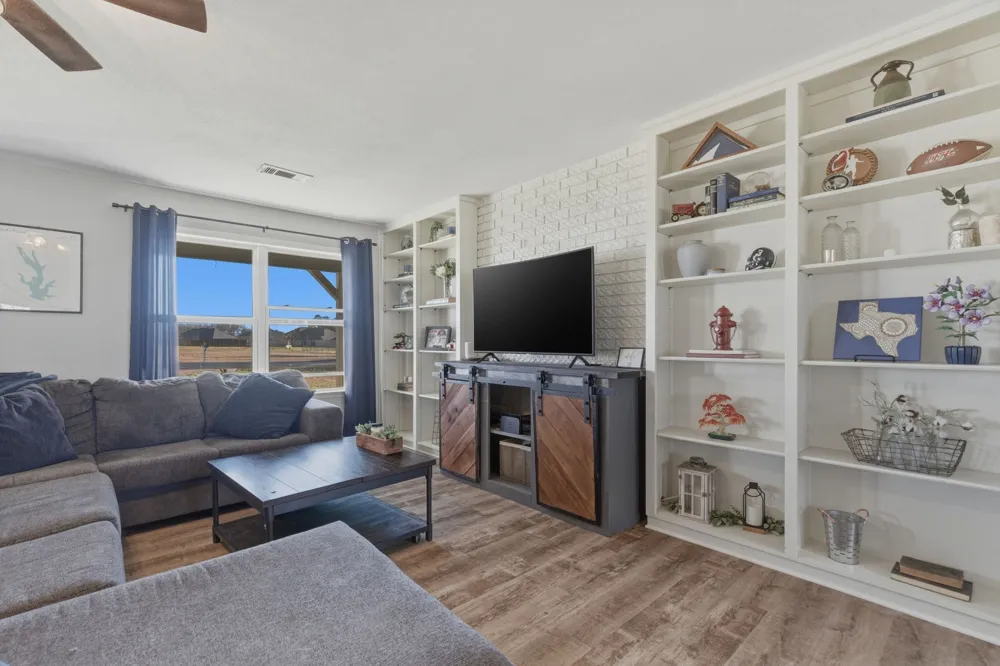 143 Mohave Drive E Lake Kiowa, TX 76240