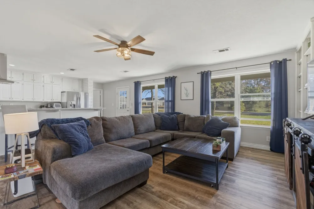 143 Mohave Drive E Lake Kiowa, TX 76240