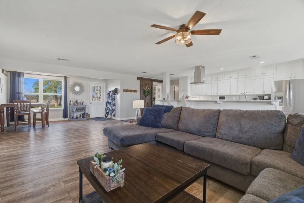 143 Mohave Drive E Lake Kiowa, TX 76240
