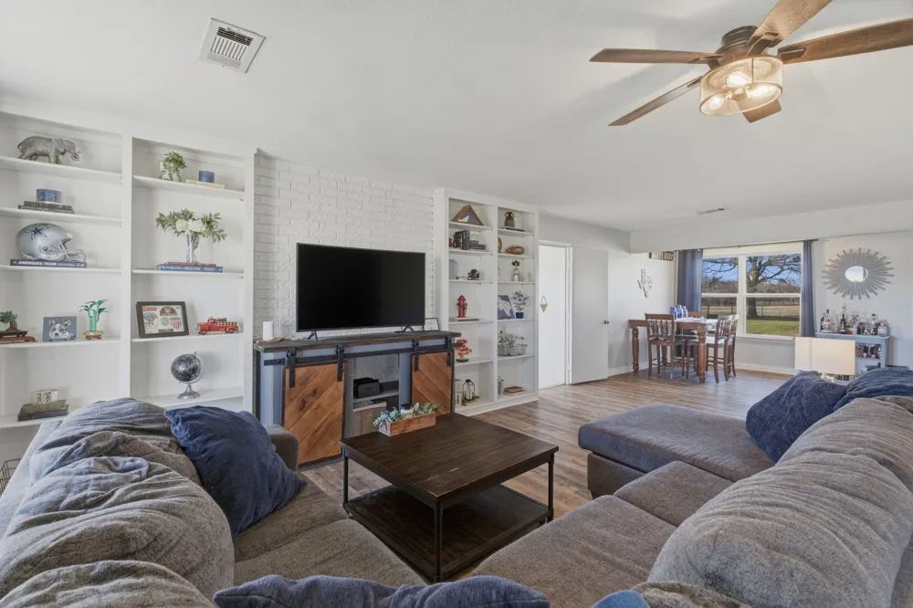 143 Mohave Drive E Lake Kiowa, TX 76240