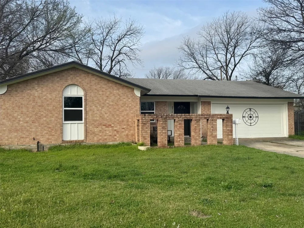 6412 Embassy Drive Forest Hill, TX 76119
